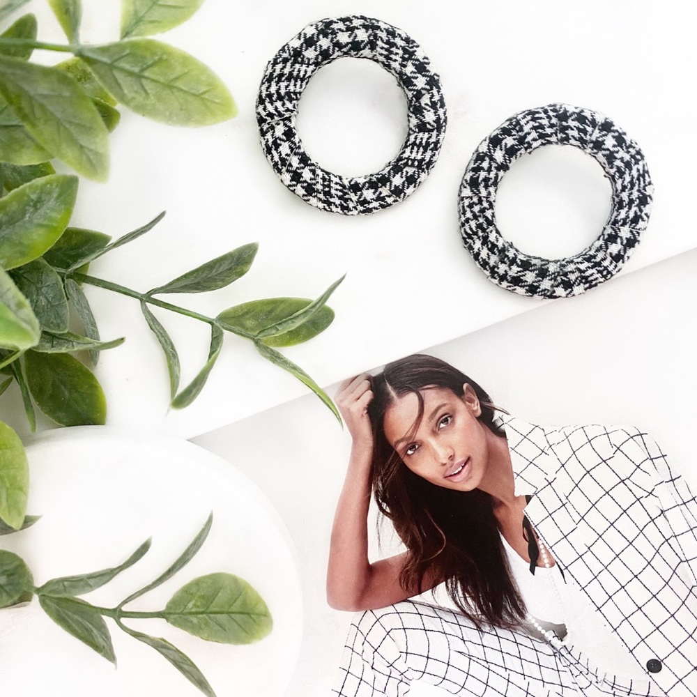 "Ingrid" Earrings || Black Houndstooth Hoop